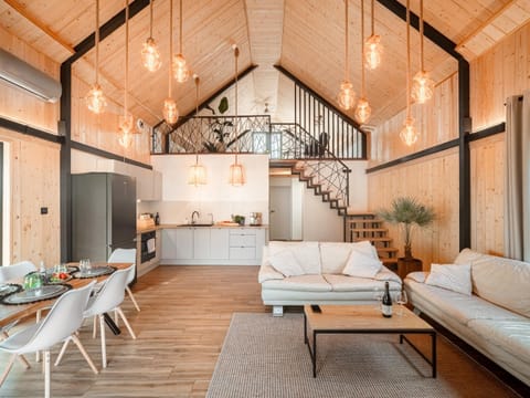 Kitchen or kitchenette, Living room, Seating area, Dining area