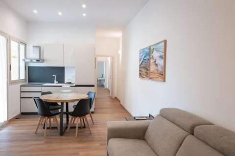 Communal lounge/ TV room, Kitchen or kitchenette, Living room