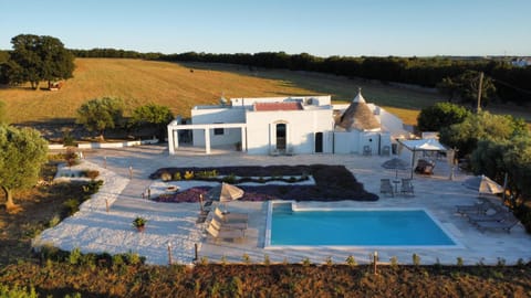 Property building, Garden, Swimming pool