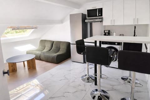 Kitchen or kitchenette, Living room