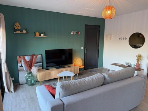 Communal lounge/ TV room, TV and multimedia, Seating area