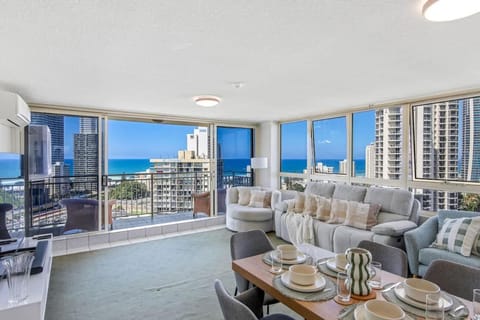 Natural landscape, TV and multimedia, View (from property/room), Balcony/Terrace, Living room, Seating area, Dining area, City view, Sea view