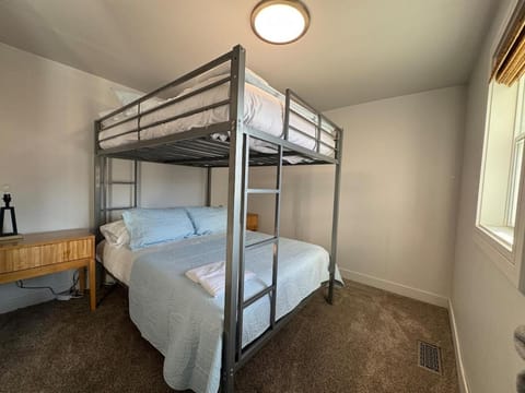 Cozy cabin by the lake Cabin in Spring Lake