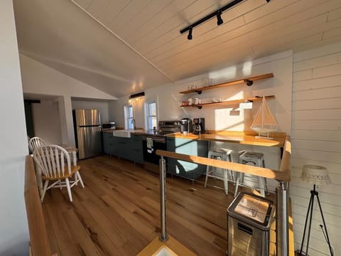 Cozy cabin by the lake Cabin in Spring Lake