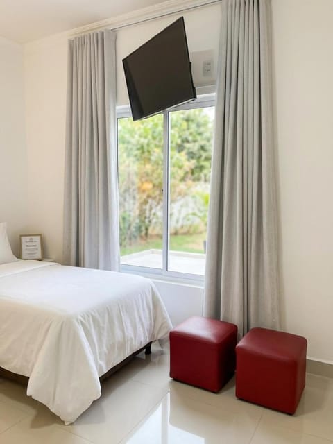 Communal lounge/ TV room, Bed, TV and multimedia, Photo of the whole room, Evening entertainment, Bedroom