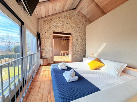 Bed, View (from property/room), Photo of the whole room, Bedroom