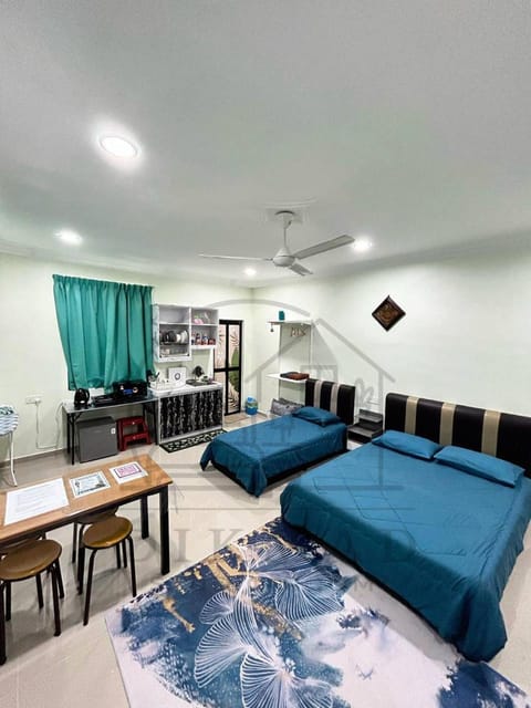 Kitchen or kitchenette, Dining area, Bedroom