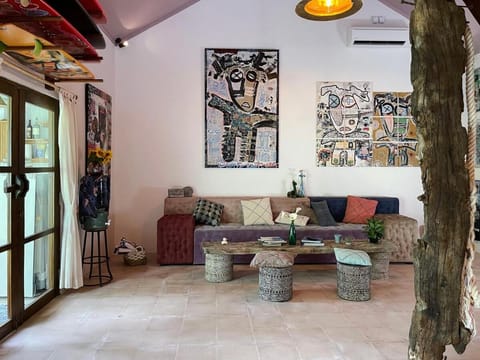Living room, Seating area