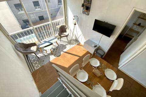 TV and multimedia, Seating area, Dining area