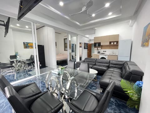 Seating area, Dining area