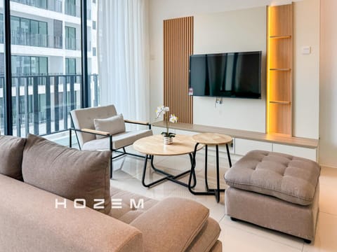Communal lounge/ TV room, TV and multimedia, Living room, Seating area, Evening entertainment