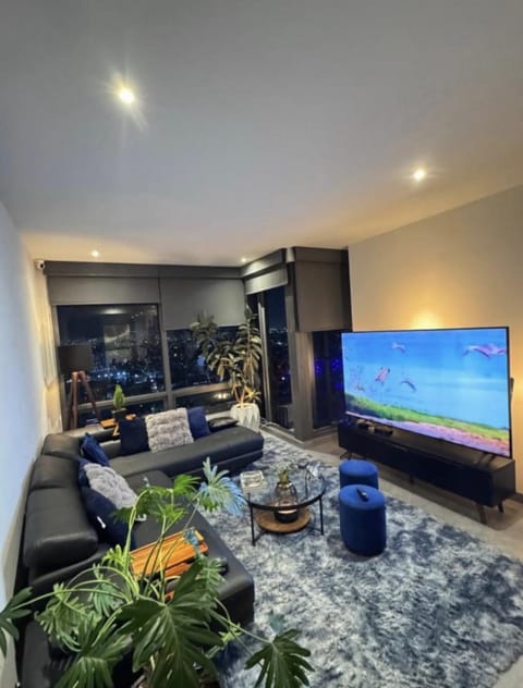 TV and multimedia, Living room, Seating area, Evening entertainment