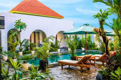 Property building, Swimming pool