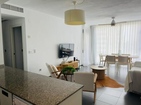 TV and multimedia, Kitchen or kitchenette, Living room, Dining area