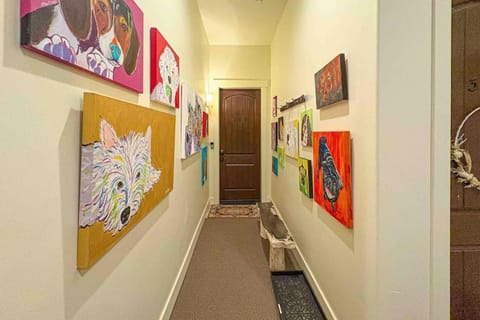 Luxurious & Conveniently Located Condo with spectacular Deer Vally Views House in Jordanelle Reservoir