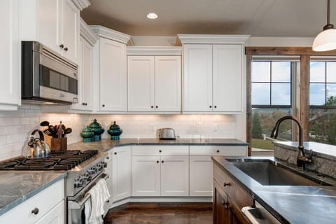 Deer Valley - Jordanelle Escape - closest rental to famous Jordanelle State Park House in Jordanelle Reservoir