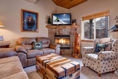 Bear Hollow Village-Updated Home with Hot Tub Fitness Center & Pool Access House in Snyderville