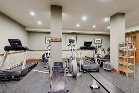 ski-in - ski-out Condo with Lovely Ski Views Shared Pool-Sauna-Hot Tub & WiFi House in Solitude