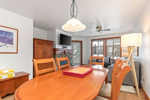 ski-in - ski-out Condo with Lovely Ski Views Shared Pool-Sauna-Hot Tub & WiFi House in Solitude