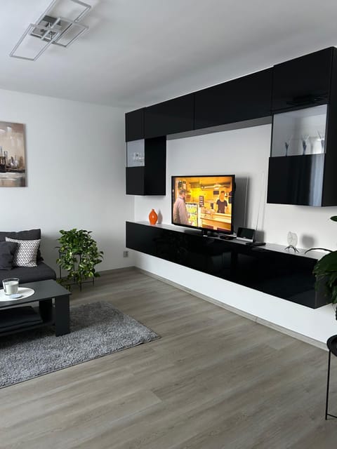Communal lounge/ TV room, TV and multimedia, Living room, Seating area