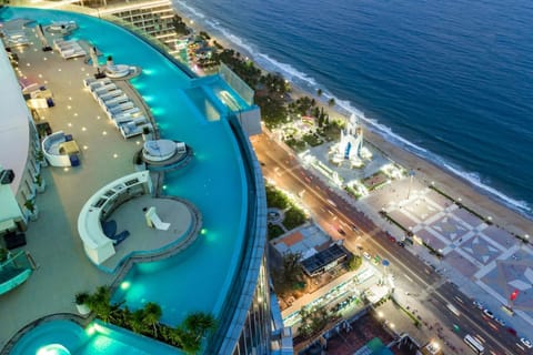Property building, Bird's eye view, Beach, Evening entertainment, Pool view, Sea view, Swimming pool, Swimming pool