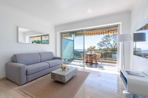 View (from property/room), Balcony/Terrace, Living room
