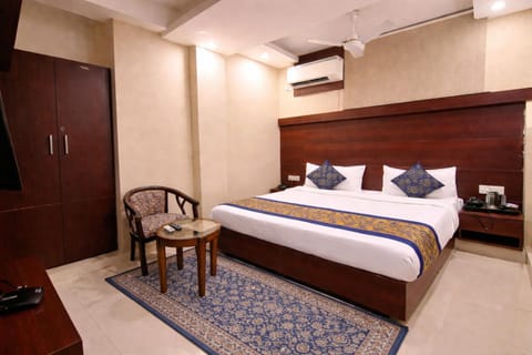 Bed, TV and multimedia, Bedroom, air conditioner