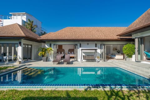 Property building, Patio, Day, Garden, Balcony/Terrace, Garden view, Pool view, Swimming pool, Swimming pool, sunbed