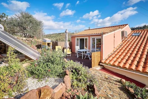 Property building, BBQ facilities, Balcony/Terrace, sunbed