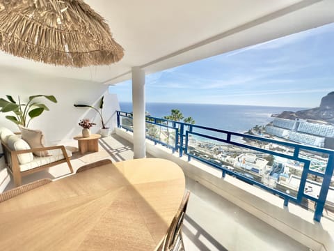 Natural landscape, View (from property/room), Balcony/Terrace, Seating area, Dining area, Mountain view, Sea view