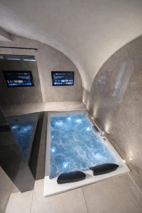 Hot Tub, Hot Tub