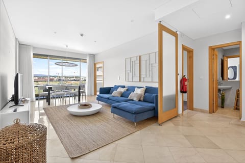 Communal lounge/ TV room, Bathroom, TV and multimedia, Balcony/Terrace, Living room, Dining area, City view, internet, kitchen, air conditioner