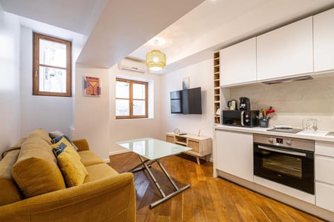 Kitchen or kitchenette, Living room