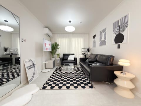 TV and multimedia, Living room, Seating area, air conditioner