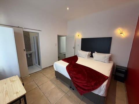 Black & White Guest House Bed and Breakfast in Cape Town