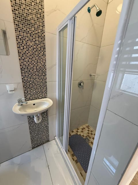 Black & White Guest House Bed and Breakfast in Cape Town