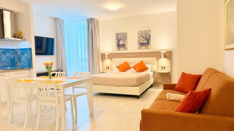 Bed, TV and multimedia, Living room, Photo of the whole room, Seating area, Bedroom