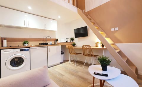 TV and multimedia, Living room, Seating area, Dining area, washing machine