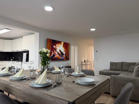 Kitchen or kitchenette, Living room, Seating area, Dining area