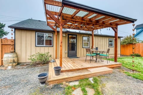 Remodeled dog-friendly Willamette Valley home with large fenced yard House in Coburg