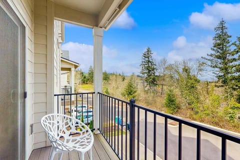 Beautiful Spacious Townhome close to downtown & UO with WiFi AC Fireplace House in Springfield