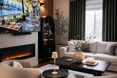 Spacious family friendly home with full kitchen enclosed yard washer & dryer House in Springfield