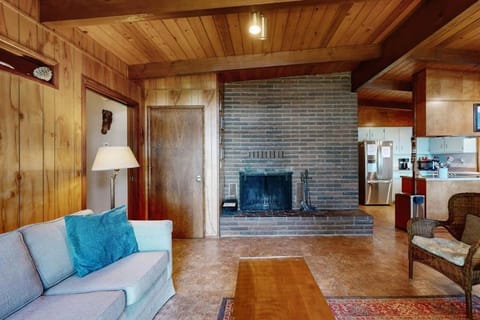 Unique lakefront cabin near the dunes with a private dock & fireplace Cabin in Dunes City