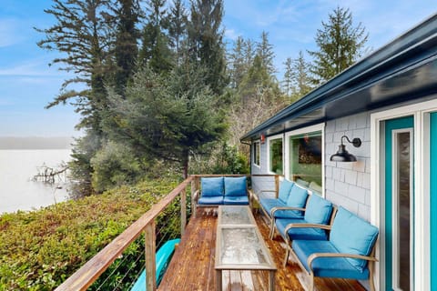 Lakefront dream with private hot tub dock kayaks pedal boat & amazing views House in Dunes City