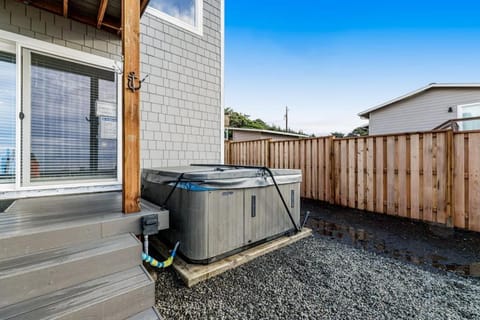 Oceanfront home with hot tub private beach access & ocean views - dog-friendly House in Newport