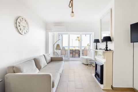 Living room, Photo of the whole room