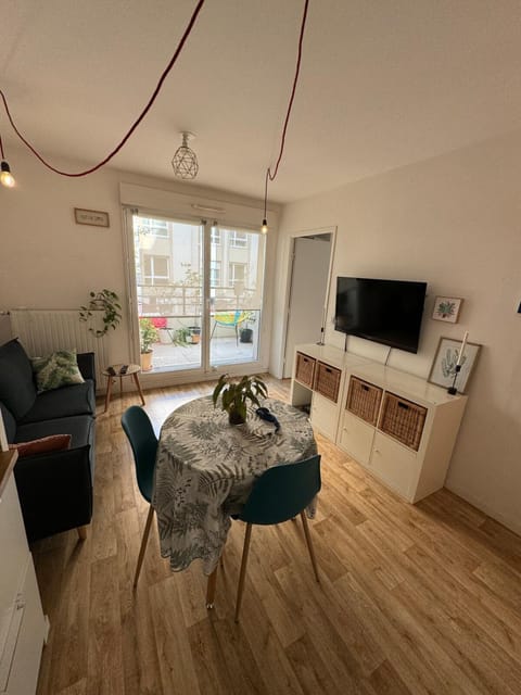 TV and multimedia, Living room, Dining area