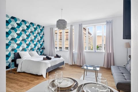 Bed, Living room, Photo of the whole room, Seating area, Bedroom
