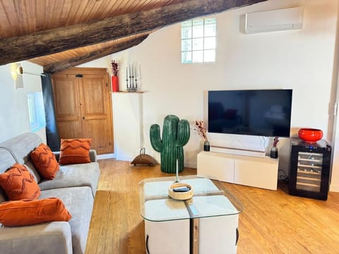 TV and multimedia, Living room, air conditioner