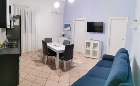 Seating area, kitchen